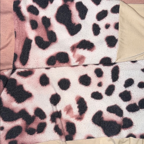 Now N Forever Women's xl Pink and Cream Leopard Print Top. - Picture 4 of 4